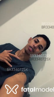 Acompanhante Kenay - Perfil