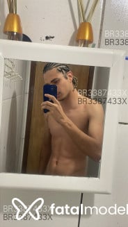 Acompanhante Deene - Perfil