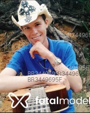 Acompanhante Fernando Henrique - Perfil