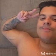 Acompanhante Aronn - Perfil