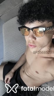 Acompanhante Charlandesong - Perfil