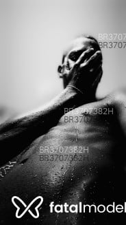 Acompanhante Black Rosary - Perfil