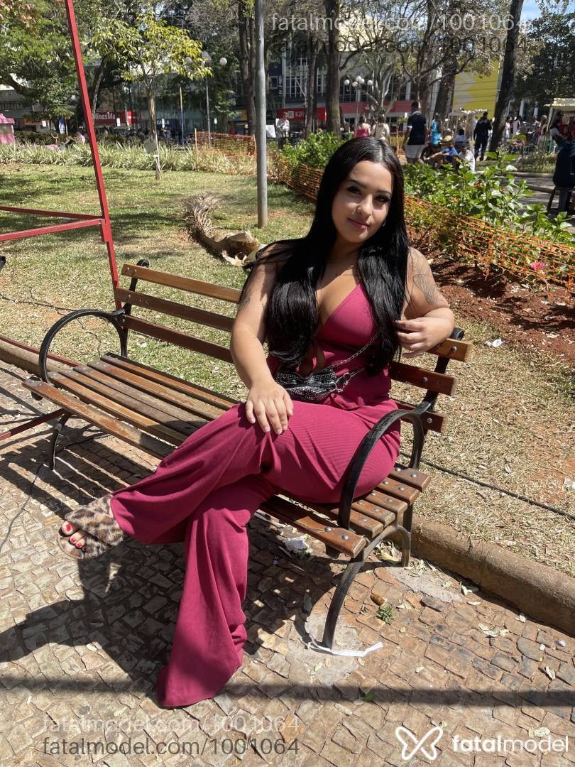 Acompanhante mulher morena (o) de olhos castanhos - Jenifer