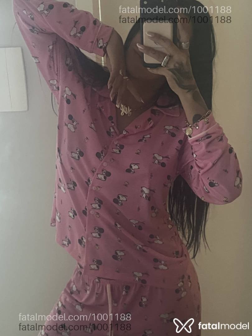 Acompanhante mulher com cabelo castanho de olhos castanhos - Jade Belial