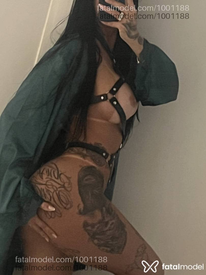 Acompanhante mulher com cabelo castanho de olhos castanhos - Jade Belial
