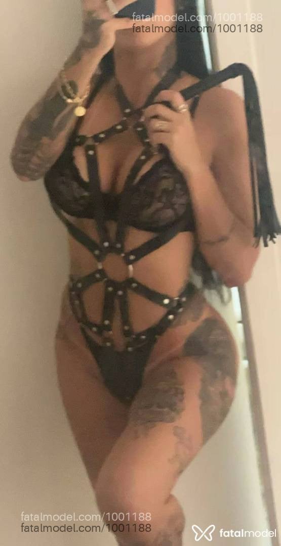 Acompanhante mulher com cabelo castanho de olhos castanhos - Jade Belial