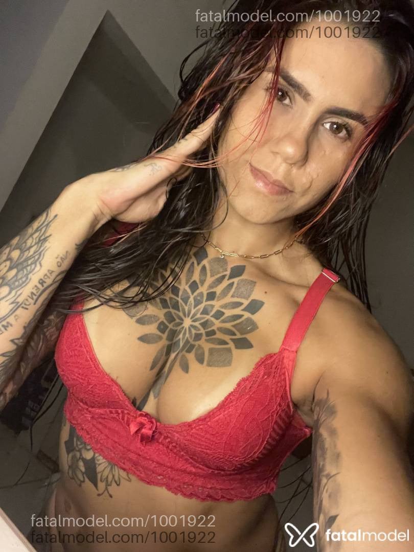 Acompanhante mulher com cabelo castanho de olhos castanhos em Salvador - Manu Araújo