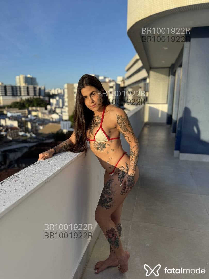 Acompanhante mulher com cabelo castanho de olhos castanhos em Salvador - Manu Araújo