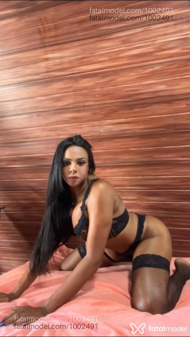 Acompanhante mulher trans morena (o) de olhos castanhos - Morena