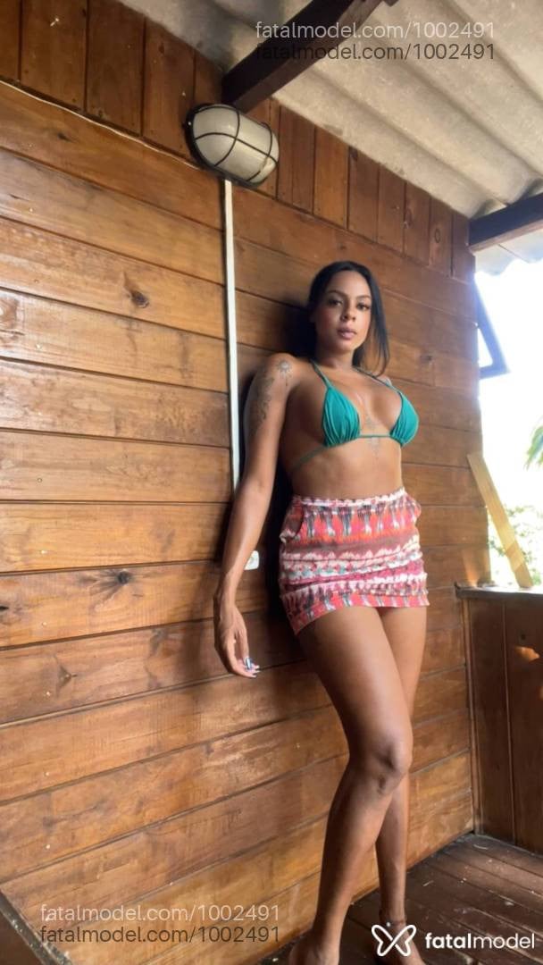 Acompanhante mulher trans morena (o) de olhos castanhos - Morena