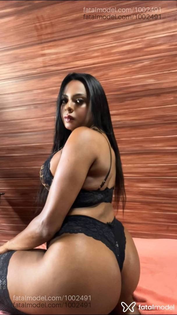 Acompanhante mulher trans morena (o) de olhos castanhos - Morena