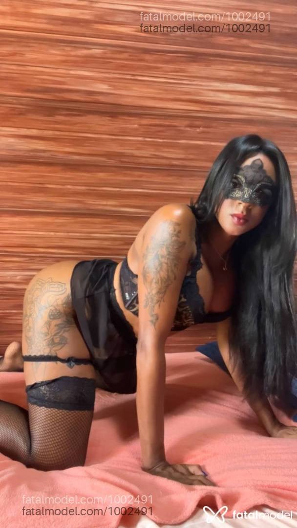 Acompanhante mulher trans morena (o) de olhos castanhos - Morena