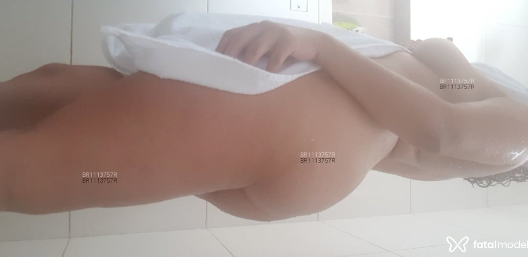 Acompanhante mulher com cabelo colorido de olhos castanhos em Palmas Acompanhante mulher com cabelo colorido de olhos castanhos em Palmas - Branca fax Bezerra