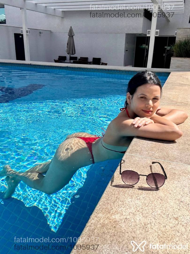 Acompanhante mulher com cabelo castanho de olhos castanhos - Aline