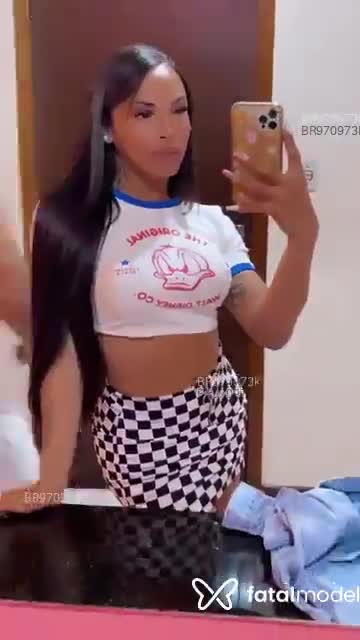 Acompanhante travesti com cabelo castanho de olhos castanhos - Sayuri Vicker