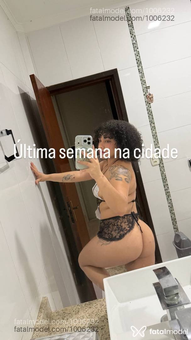 Acompanhante mulher loira (o) de olhos verdes - Cachinhoss