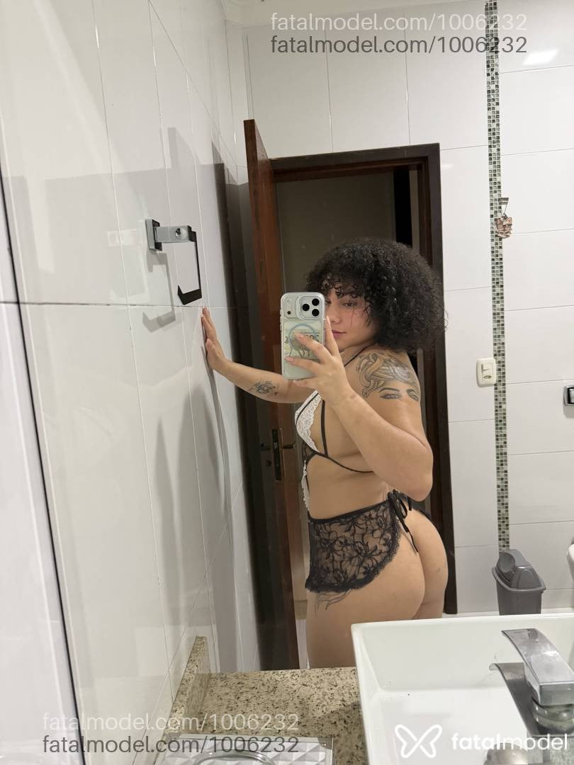 Acompanhante mulher loira (o) de olhos verdes - Cachinhoss