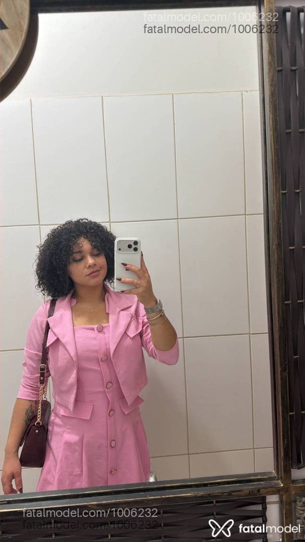 Acompanhante mulher loira (o) de olhos verdes em Sapezal - Cachinhoss