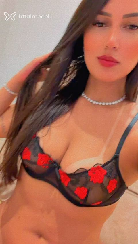 Acompanhante mulher morena (o) de olhos castanhos - Bruna