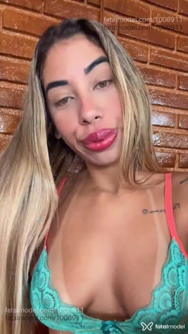 Acompanhante mulher loira (o) de olhos verdes em Ilhabela - Nathália Oliveira