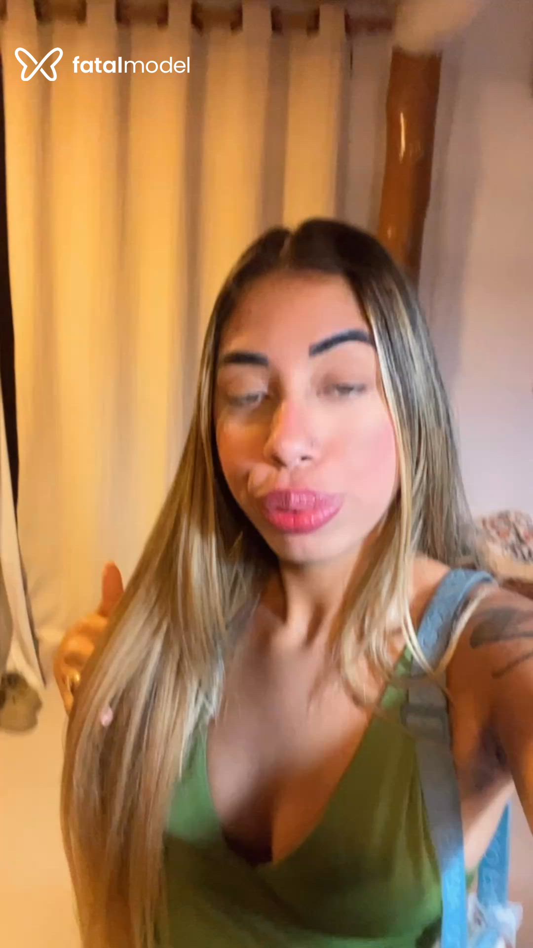 Acompanhante mulher loira (o) de olhos verdes - Nathália Oliveira