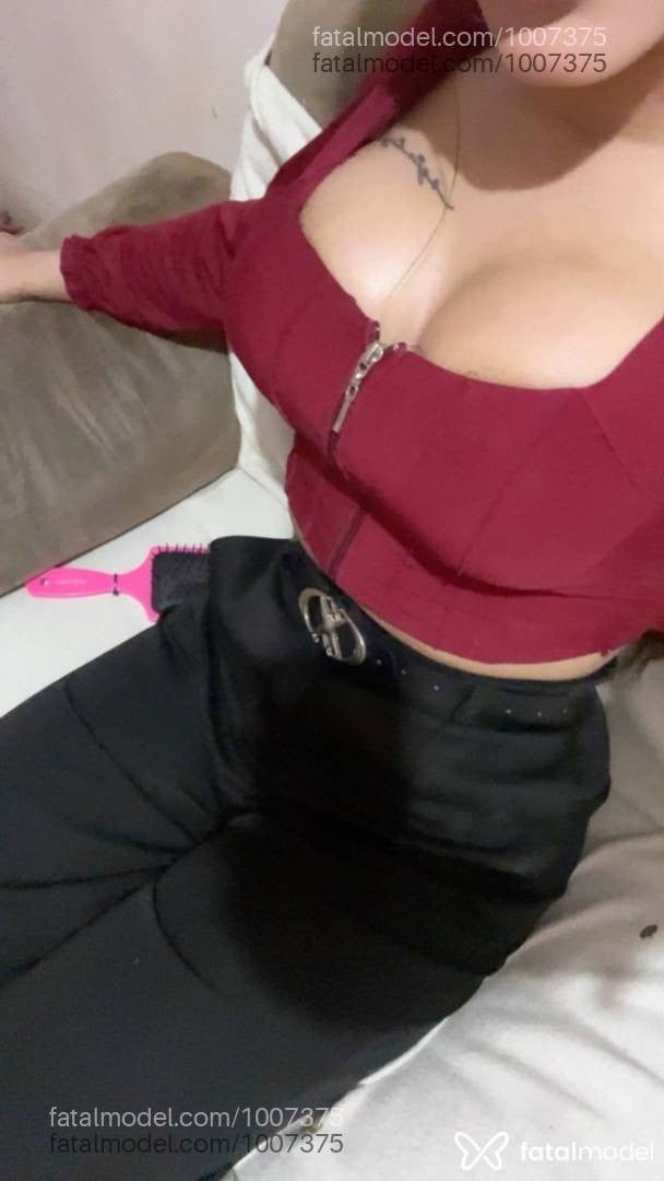 Acompanhante mulher trans morena (o) de olhos castanhos - Luísa
