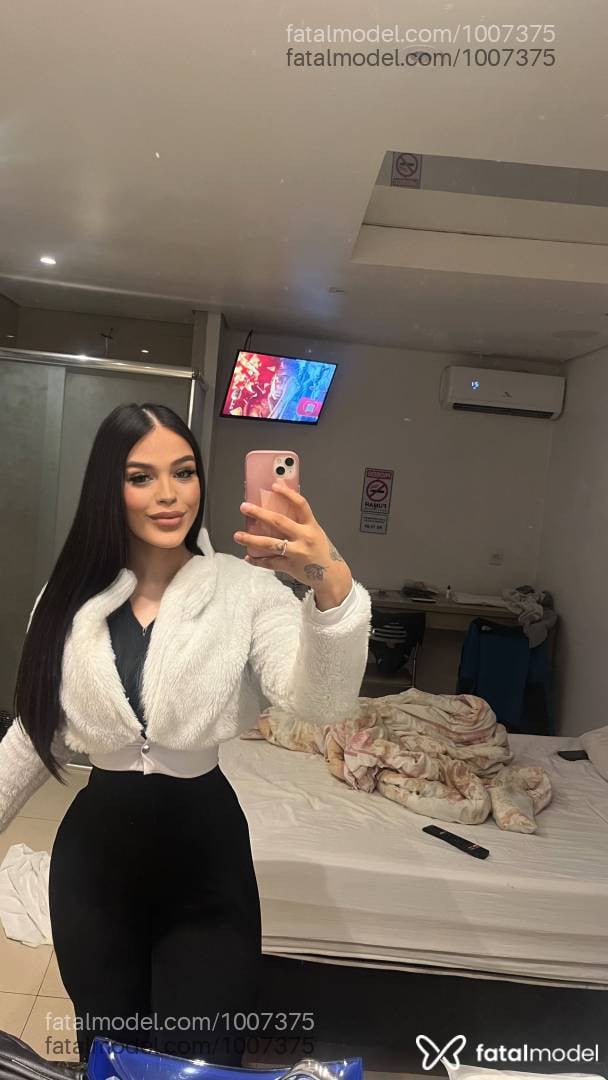 Acompanhante mulher trans morena (o) de olhos castanhos - Luísa