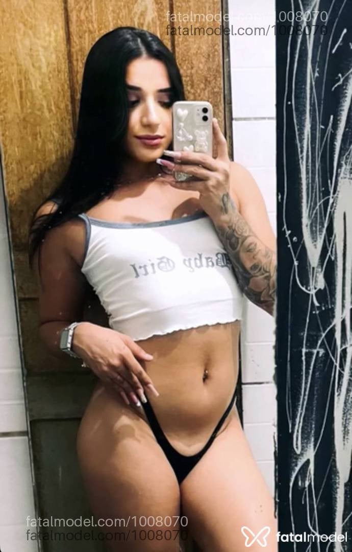 Acompanhante travesti com cabelo castanho de olhos mel - Ariel