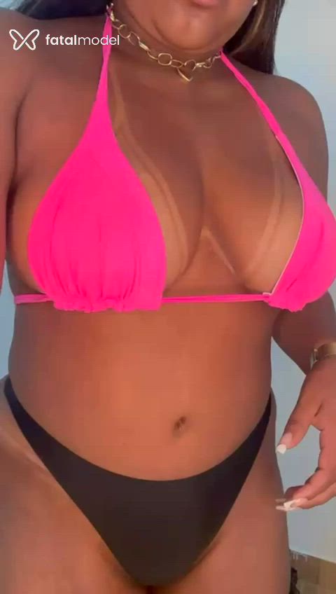 Acompanhante mulher morena (o) de olhos castanhos - Odara bombon