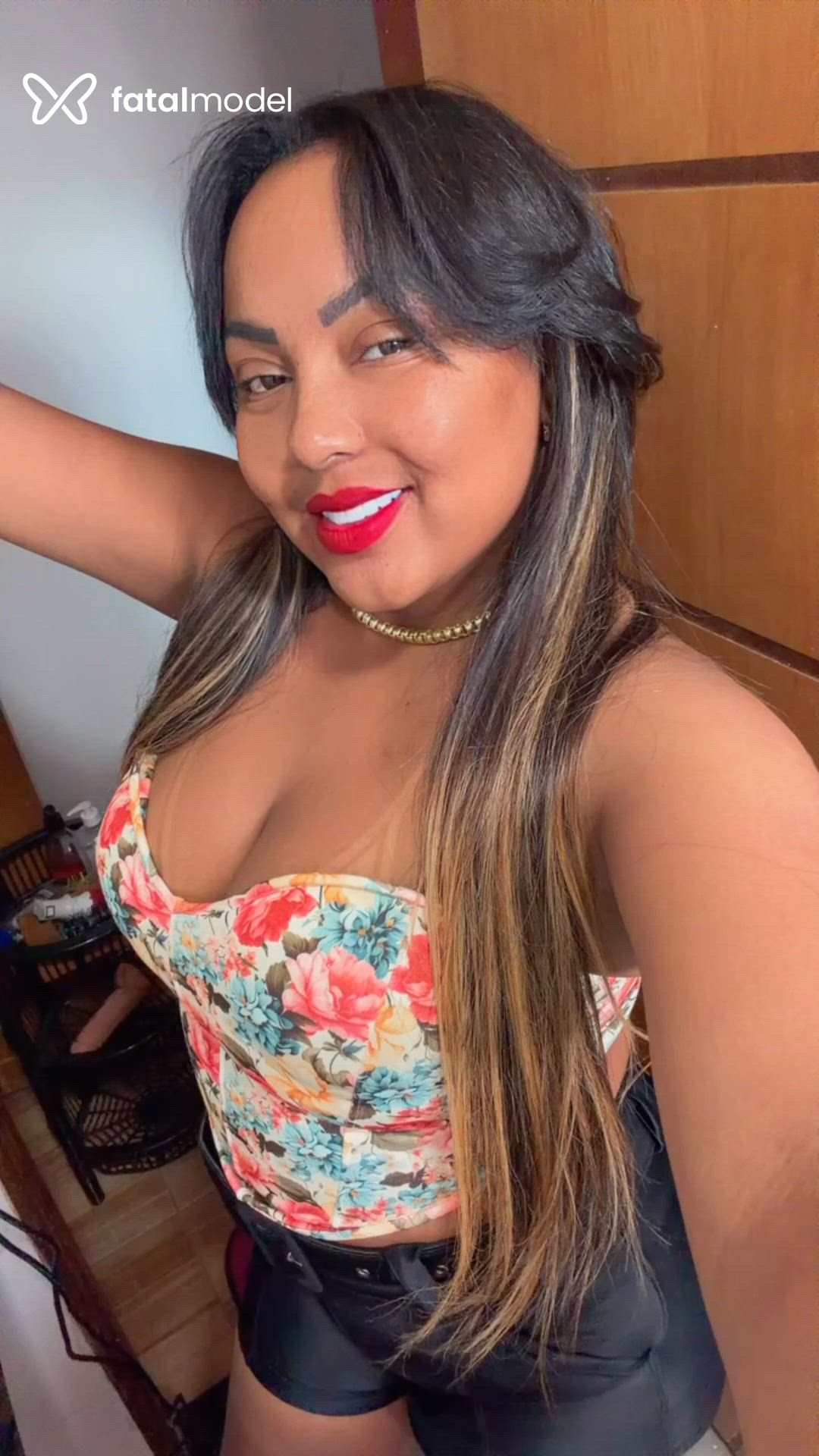 Acompanhante mulher morena (o) de olhos castanhos - Odara bombon