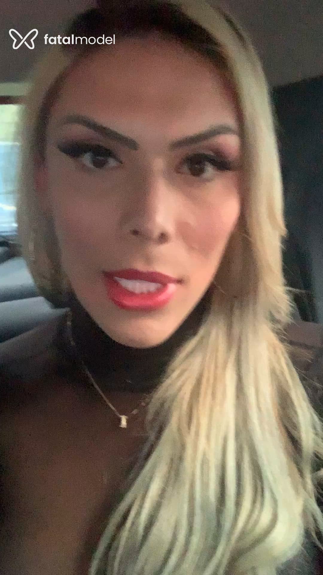 Acompanhante travesti loira (o) de olhos castanhos - Lorena Di Castro