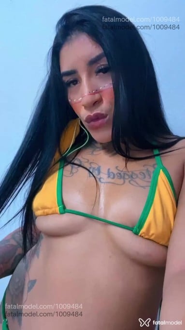 Acompanhante mulher morena (o) de olhos castanhos - Maya Ayumi