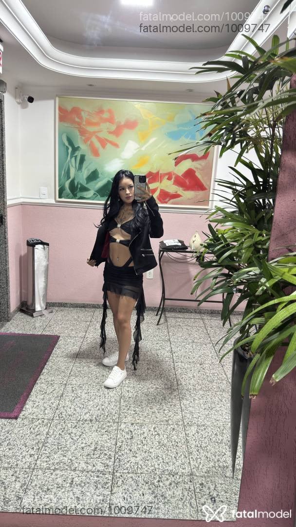 Acompanhante mulher com cabelo castanho de olhos castanhos em Florianópolis - Aylla Sophia