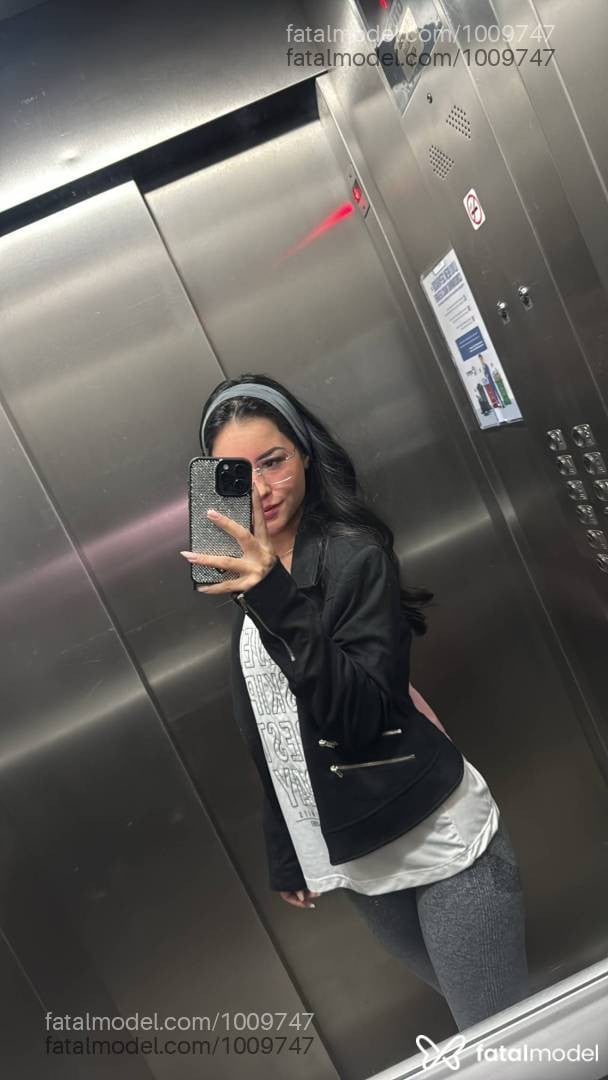 Acompanhante mulher com cabelo castanho de olhos castanhos em Florianópolis - Aylla Sophia