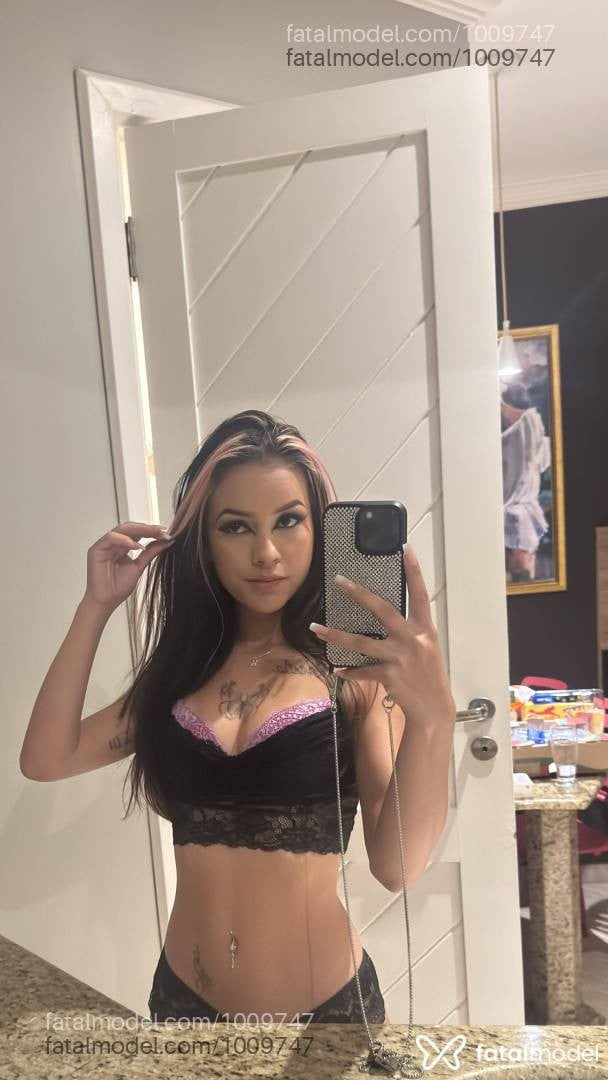 Acompanhante mulher com cabelo castanho de olhos castanhos em Florianópolis - Aylla Sophia