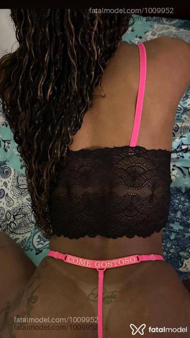 Acompanhante mulher morena (o) de olhos pretos - Thais