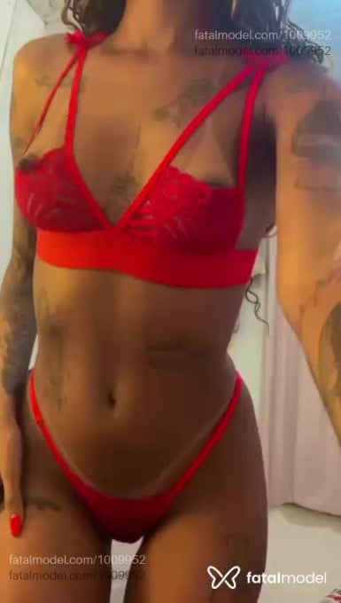 Acompanhante mulher morena (o) de olhos pretos - Thais