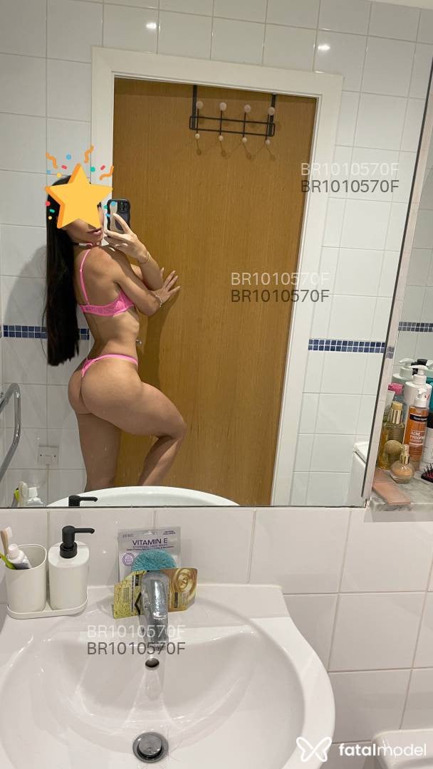 Acompanhante mulher com cabelo castanho de olhos castanhos em Maringá - Mirella