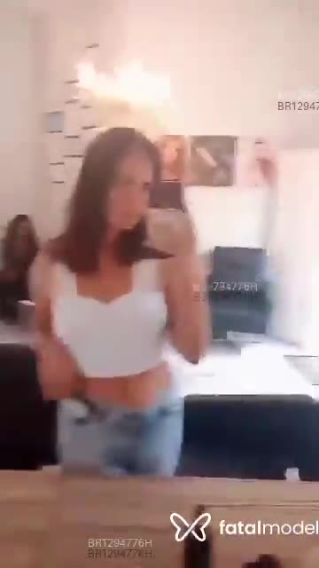 Acompanhante mulher com cabelo castanho de olhos castanhos - Paty Girl Acompanhante mulher com cabelo castanho de olhos castanhos - Paty Girl