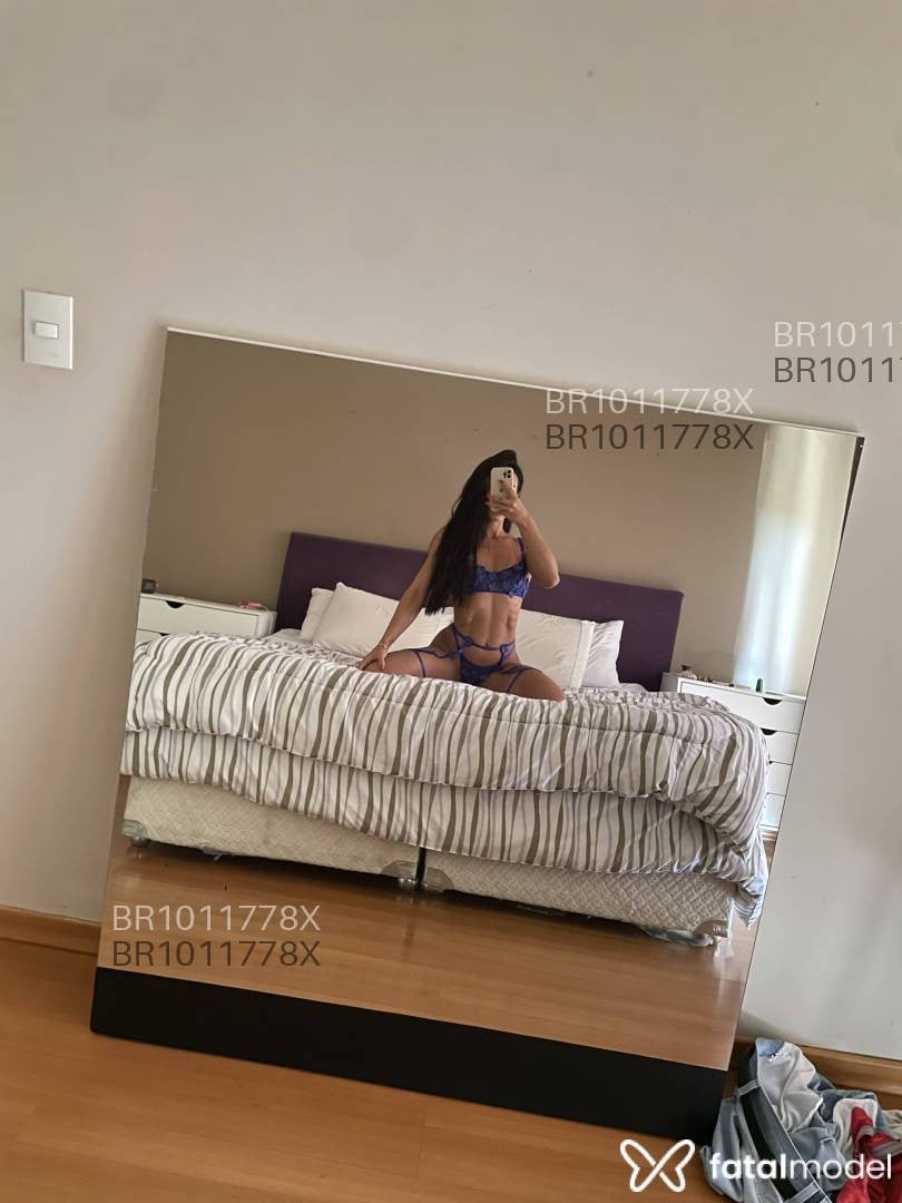 Acompanhante mulher com cabelo castanho de olhos castanhos em Erechim Acompanhante mulher com cabelo castanho de olhos castanhos em Erechim - Mirella Montenegro