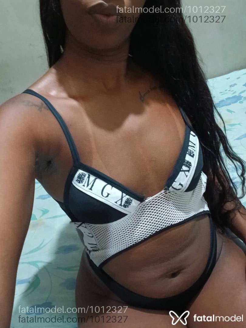 Acompanhante mulher morena (o) de olhos pretos - Yasmin