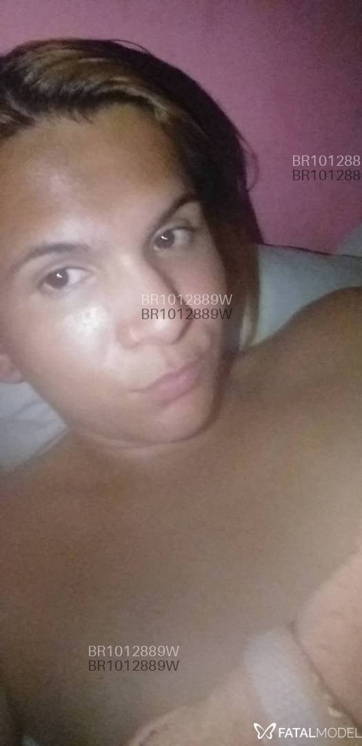Acompanhante homem trans com cabelo colorido de olhos castanhos em Nova Mutum - Thamy Albuquerque