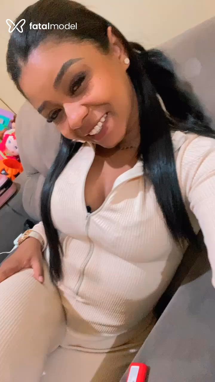 Acompanhante mulher com cabelo castanho de olhos castanhos em Botucatu Acompanhante mulher com cabelo castanho de olhos castanhos em Botucatu - Jenni Cardoso