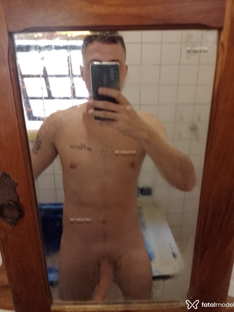 Acompanhante homem com cabelo castanho de olhos castanhos em Ubatuba - Pedro Dias