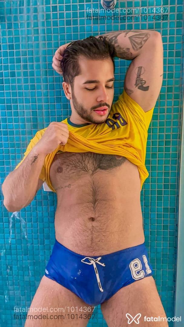 Acompanhante homem com cabelo castanho de olhos castanhos - Eros Hameed Acompanhante homem com cabelo castanho de olhos castanhos - Eros Hameed