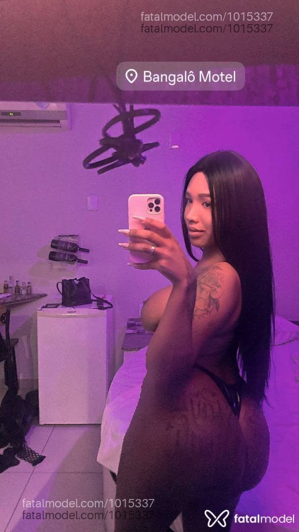 Acompanhante mulher trans loira (o) de olhos castanhos - Isabella Ohara