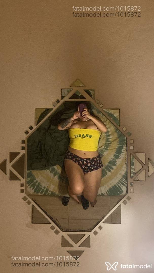 Acompanhante mulher com cabelo castanho de olhos castanhos - Lorena Garcia