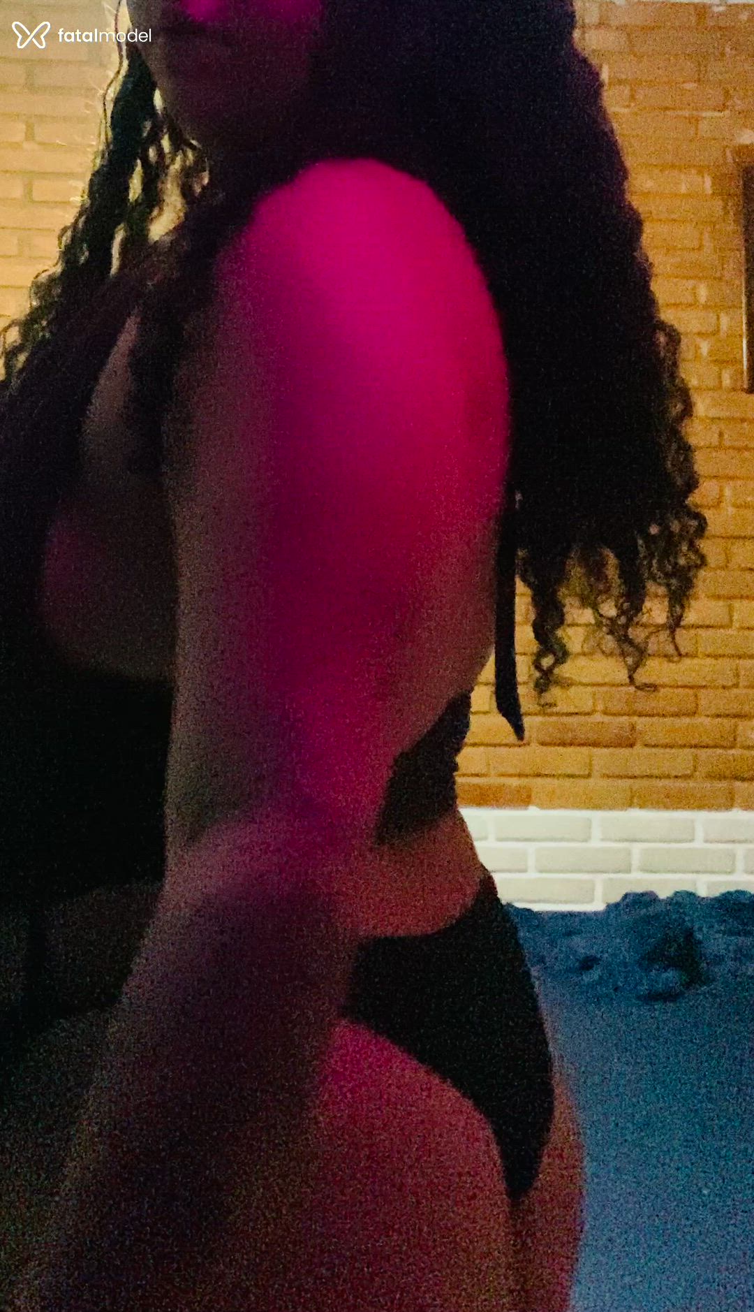 Acompanhante mulher com cabelo castanho de olhos castanhos - Lorena Garcia