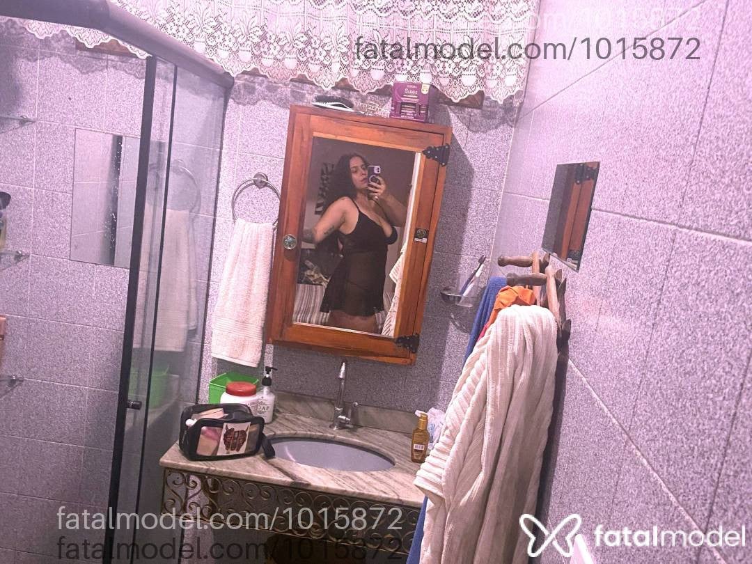 Acompanhante mulher com cabelo castanho de olhos castanhos - Lorena Garcia