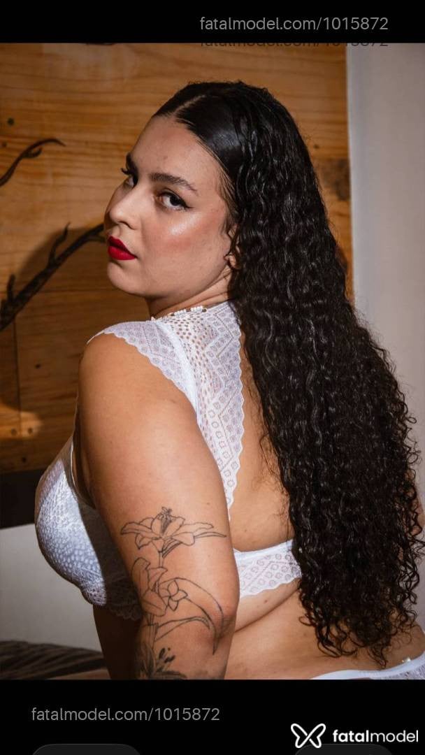 Acompanhante mulher com cabelo castanho de olhos castanhos em Ubatuba - Lorena Garcia